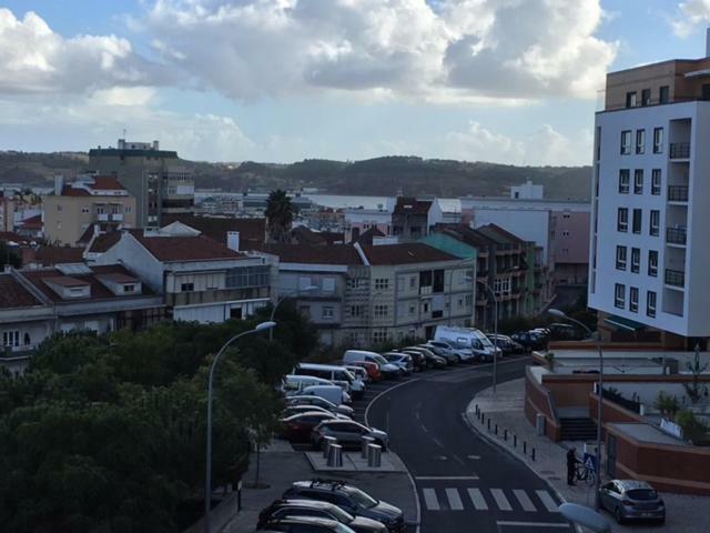 Apartamento Novo Muito Confortavel Com Vista Rio Alges Εξωτερικό φωτογραφία